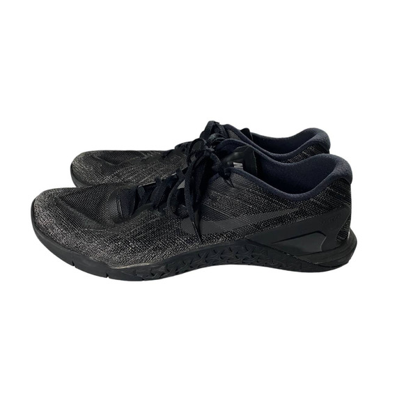 nike metcon triple black